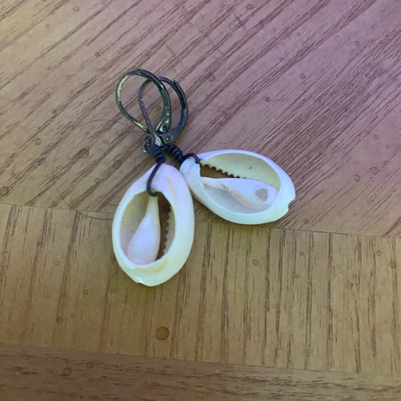 White Shell Earrings - Picture 2 of 2